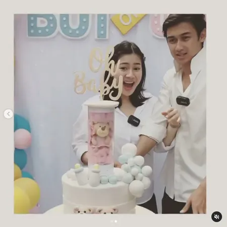 8 Potret Acara Gender Reveal Party Felicya Angelista - Immanuel Caesar Hito, Bernuansa Putih dan Serba Pastel