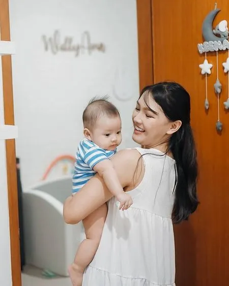 8 Potret Anak Ana Riana 'Tukang Ojek Pangkalan' Alami Kelainan Kulit Sampai Berdarah, Disalahkan Netizen Gara-gara ASI