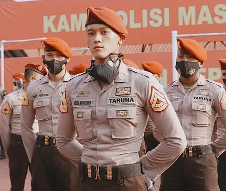 8 Potret Andika Mahardika Taruna Akpol, Anak Bupati dan Cucu Eks Kapolri yang Gantengnya Jadi Sorotan