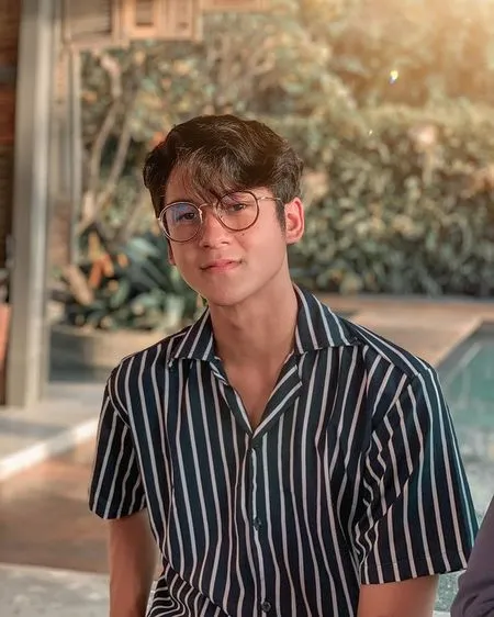 8 Potret Antonio Blanco Jr Bintang 'BUKU HARIAN SEORANG ISTRI' Pakai Kacamata, Pamer Pesona Boyfriend Material Banget