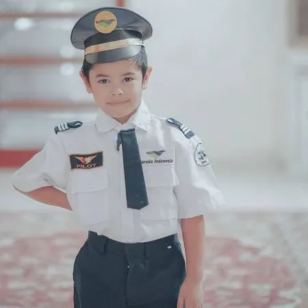8 Potret Ariendra Anak Sulung Alyssa Soebandono, Wajahnya Makin Mirip Dude Harlino - Sudah Masuk Sekolah Dasar