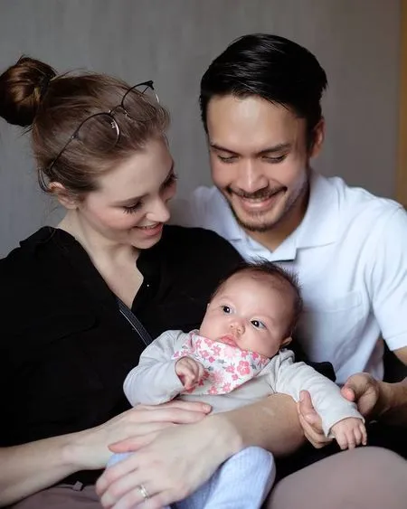 8 Potret Baby Blair, Anak Randy Pangalila yang Berwajah Bule dan Secantik Mamanya