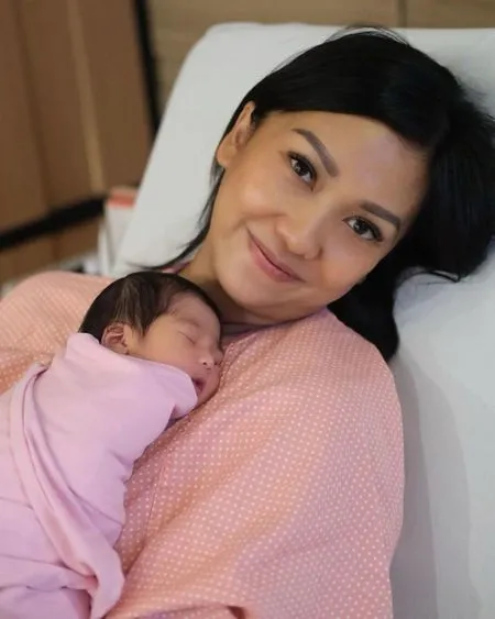 8 Potret Baby Nakeya Anak ke-4 Nola B3, Jadi Pelengkap Kebahagiaan Keluarga - Wajah Cantiknya Disorot