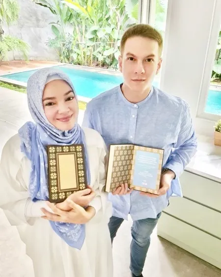 8 Potret Bertrand Antolin yang Sering Disebut Mualaf Oleh Netizen, Rajin Wakaf Ribuan Al-Quran - Ikut Rayakan Hari Raya Umat Muslim