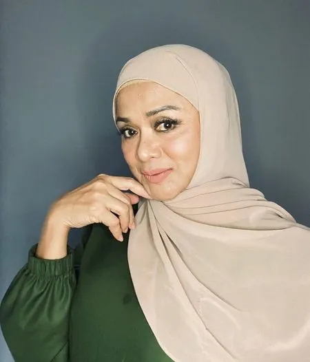 8 Potret Betharia Sonata Penyanyi Lawas yang Tetap Cantik Menawan, Awet Muda di Usia 58 Tahun - Bak ABG Kekinian