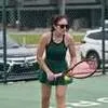 8 Potret Cantik Wulan Guritno Mabar Tenis, Full Damage dengan Kacamata Hitam dan Outfit Hijau Kalem