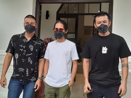 8 Potret Chicco Jerikho Tampil Fresh Dengan Gaya Rambut Cepak, Hot Daddy yang Makin Ganteng dan Awet Muda