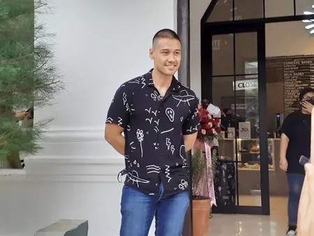 8 Potret Chicco Jerikho Tampil Fresh Dengan Gaya Rambut Cepak, Hot Daddy yang Makin Ganteng dan Awet Muda