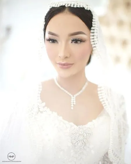 8 Potret Detail Make Up Zaskia Gotik di Hari Pernikahan, Cantik Khas Wanita Sunda