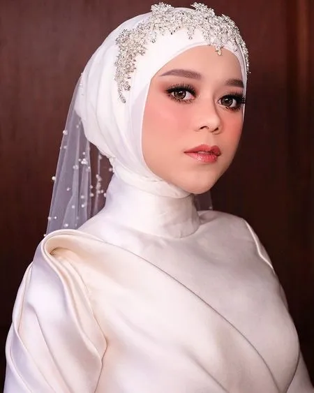 8 Potret Detail Makeup Lesti di Acara Tasyakuran, Wajah Cantik Flawless - Pipi Merah Merona Bak Tersipu