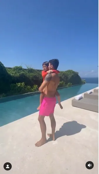 8 Potret Detik-detik Vincent Verhaag Gendong El Barack Didorong Jessica Iskandar ke Kolam Renang, Bahagia Banget Kayak Ayah dan Anak