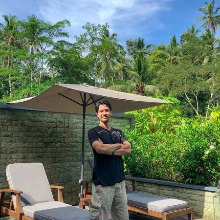8 Potret Edward Akbar Suami Kimberly Rider, Hot Papa Penyayang Keluarga