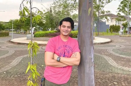 8 Potret Fiki Alman, Cowok yang Digerebek Vicky Prasetyo Sedang di Kamar Angel Lelga