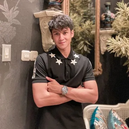 8 Potret Ganteng Antonio Blanco Jr Pamer Bicep Menonjol, Bintang 'BUKU HARIAN SEORANG ISTRI' Ini Macho Banget!