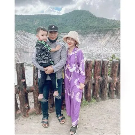 8 Potret Gaya Sederhana Uut Permatasari yang Curi Perhatian, Jauh Dari Kesan Mewah Meski Dinikahi Abdi Negara