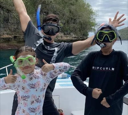 8 Potret Hot Daddy Andrew White Saat Momong Anak, Suami Idaman Favorit Kita Semua