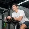 8 Potret Hot Daddy Andrew White Saat Nge-Gym, Pamer Tubuh Berotot dan Perut Six Pack yang Meresahkan