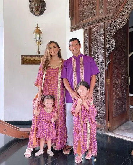 8 Potret Hot Mom Yasmine Wildblood yang Tetap Cantik dan Langsing Meski Punya 2 Anak, Goals Banget!