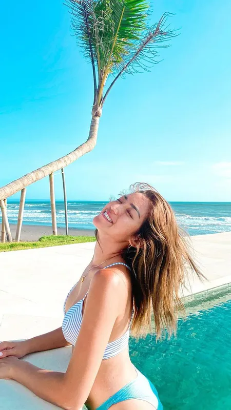 8 Potret Jessica Iskandar Pakai Swimsuit Hingga Bikini di Bali, Hot Mama Banget!