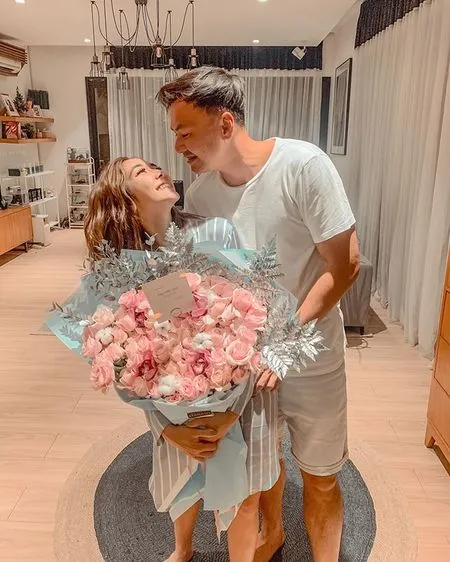 8 Potret Kebersamaan Gisella Anastasia & Wijaya Saputra yang Tetap Mesra Usai Kemunculan Video Syur