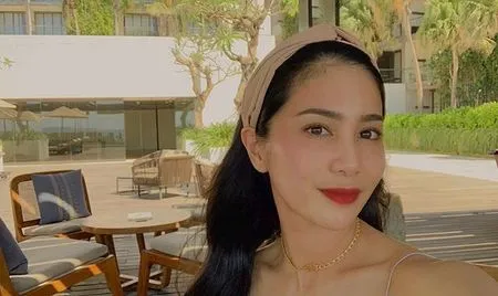 8 Potret Keseruan Bunga Zainal Dan Sukhdev Singh Liburan Ke Pulau Dewata Pilih Staycation Di Hotel Mewah Karena Pandemi Kapanlagi Com