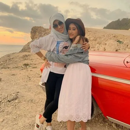 8 Potret Kompak Amanda Caesa Bareng Diena Risty, Anak dan Istri Parto yang Disebut Bak Adik Kakak