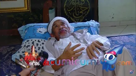 8 Potret Kondisi Terkini Pelawak Qomar yang Lagi Berjuang Lawan Kanker Usus Stadium 4, Tubuhnya Makin Kurus - Terbaring Lemah di Kasur