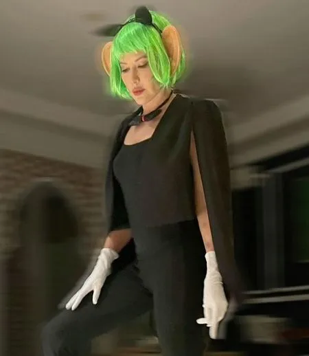 8 Potret Kostum Unik Halloween Tamara Bleszynski Pakai Wig Hijau Neon, Gaya Aktris Berusia 46 Tahun Ini Bikin Pangling!
