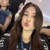 8 Potret Laura Moane Nonton F1 di Singapura, Cantiknya Nggak Kebanting Pose Bareng Lily Muni He