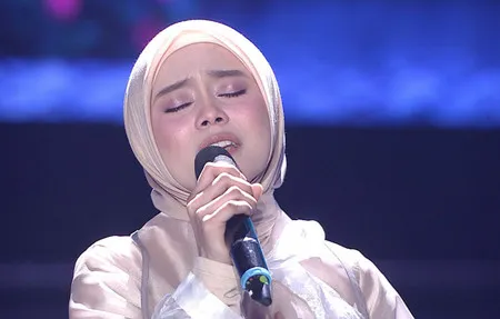 8 Potret Lesti Kejora Saat Lagi Nyanyi, Bayaran Sekali Manggung Disebut Capai 350 Juta, Sawerannya Aja 100 Jutaan!