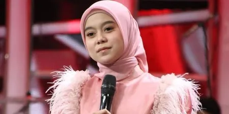 8 Potret Lesti Kejora Saat Lagi Nyanyi, Bayaran Sekali Manggung Disebut Capai 350 Juta, Sawerannya Aja 100 Jutaan!