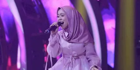 8 Potret Lesti Kejora Saat Lagi Nyanyi, Bayaran Sekali Manggung Disebut Capai 350 Juta, Sawerannya Aja 100 Jutaan!