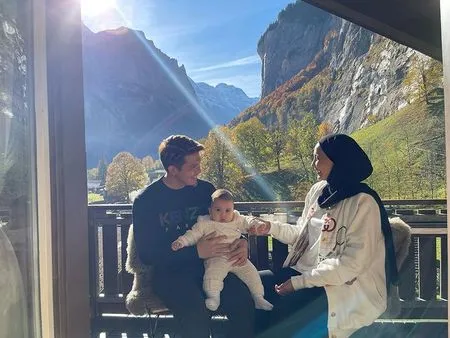 8 Potret Liburan Baby Ukkasya Anak Zaskia Sungkar dan Irwansyah ke Swiss, Tidur di Bawah Air Terjun - Bikin Netizen Iri