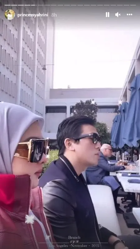 8 Potret Liburan Syahrini di Los Angeles, Santap Kuliner Lezat - Mesra Bareng Suami Naik Mobil Mewah