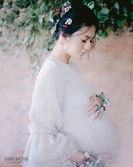 8 Potret Maternity Shoot Paula Verhoeven Aura Keibuan Makin Bersinar Jelang Persalinan Kapanlagi Com