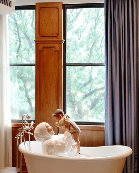 8 Potret Menggemaskan Baby Rumi Jalani Photoshoot Bersama Dian Pelangi, Netizen : Si Kecil Sadar Kamera!
