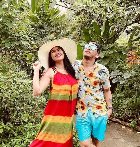 8 Potret Mesra Ovi Duo Serigala dan Suami, Tetap Harmonis Meski Sama-sama Pindah Agama Usai Menikah