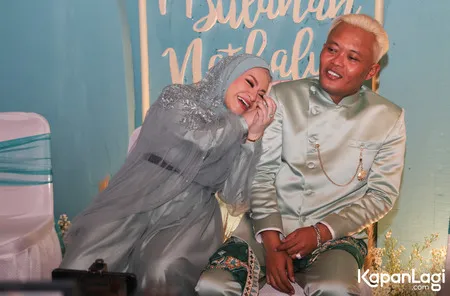 8 Potret Mesra Sule dan Nathalie Holscher di Tasyakuran 7 Bulanan, Sikap dan Penampilan Sule Jadi Sorotan