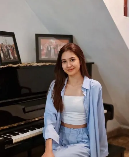 8 Potret Mikha Tambayong yang Makin Langsing, Pamer Body Goals Hingga Pinggang Sekecil Boneka Barbie