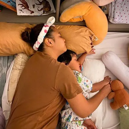 8 Potret Mytha Lestari dan Anaknya, Siap Lontarkan Kata Pedas Pada Pembully Buah Hatinya