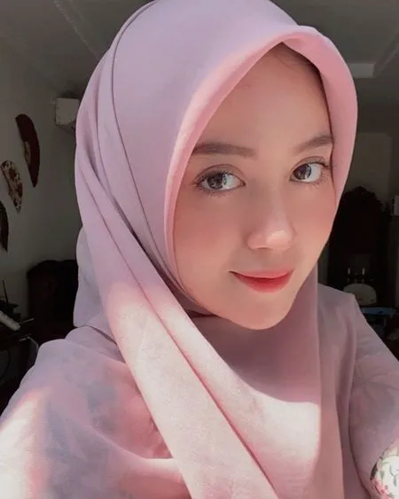 8 Potret Nabilah Ayu Eks JKT 48 Mantap Berhijab Usai Nangis Baca Al Quran, Pesona Cantik dan Anggun Curi Perhatian
