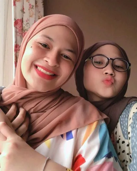 8 Potret Naomi Anak Zhi Alatas, Kini Beranjak Remaja dan Jarang Tersorot - Cantik Berhijab