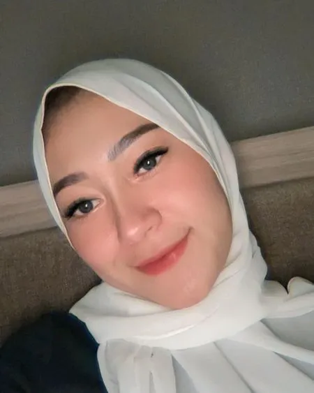 7 Potret Pedangdut Vita Alvia Saat Berhijab, Makin Cantik dan Anggun - Disebut Mantu Idaman Netizen
