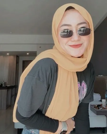 7 Potret Pedangdut Vita Alvia Saat Berhijab, Makin Cantik dan Anggun - Disebut Mantu Idaman Netizen
