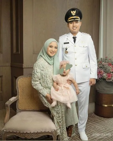 8 Potret Penampilan Anggun Chacha Frederica di Acara Pelantikan Sang Suami, Resmi Jadi Istri Bupati Kendal