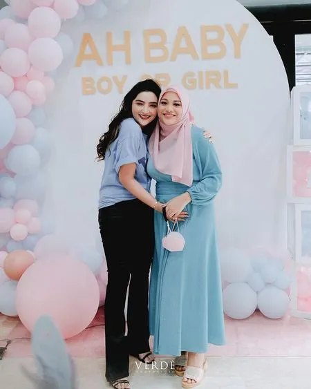 8 Potret Penampilan Aurel Hermansyah Ramai Disorot Saat Gender Reveal Party, Bumil Cantik - Wajahnya Makin Berseri