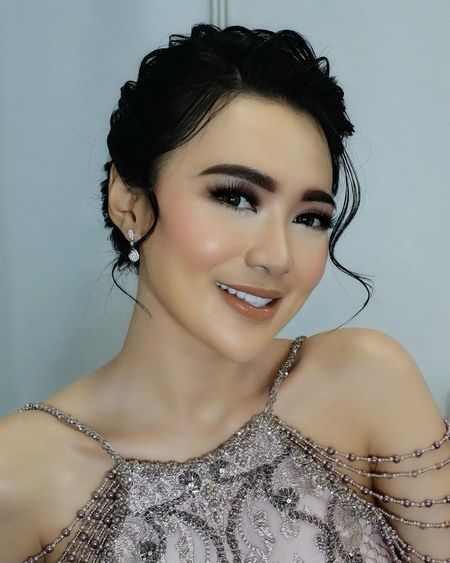 8 Potret Penampilan Terbaru Wika Salim yang Tampil Anggun, Pamer Punggung Mulus Pakai Gaun Backless - Cantik Banget Nggak Ada Obat