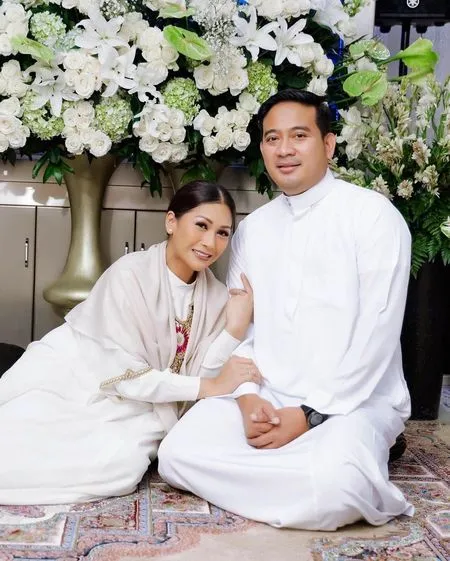 8 Potret Pengajian 4 Bulanan Kehamilan Tata Janeeta, Berlangsung Sederhana - Baby Bump Sudah Makin Besar