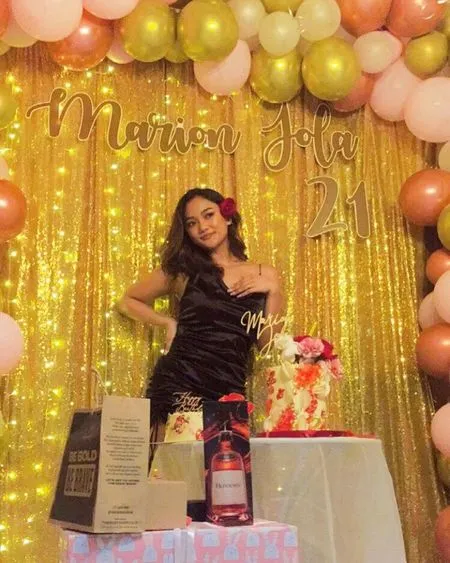 8 Potret Perayakan Ulang Tahun Marion Jola, Penampilan Hotnya Jadi Sorotan - Netizen Salfok ke Umur