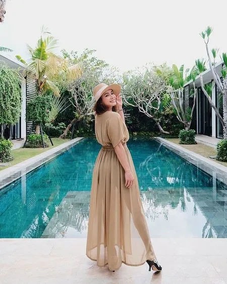 8 Potret Pesona Cantik Veni Budi Ibunda Ovi Dian, Hot Mom dan Crazy Rich Sosialita Yang Tetap Awet Muda